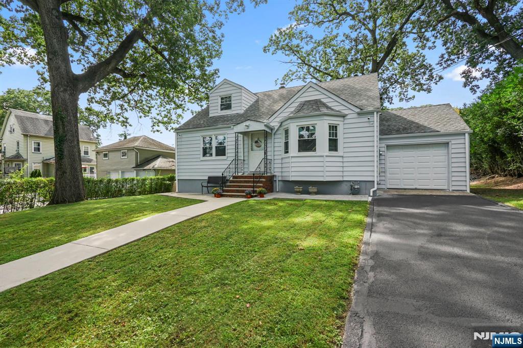 Photo 2 of Single family home for sale at 15 Oak Ridge Ave, Nutley, NJ 07110 | MLS# 26035400 | Listing updated on 2026-10-04