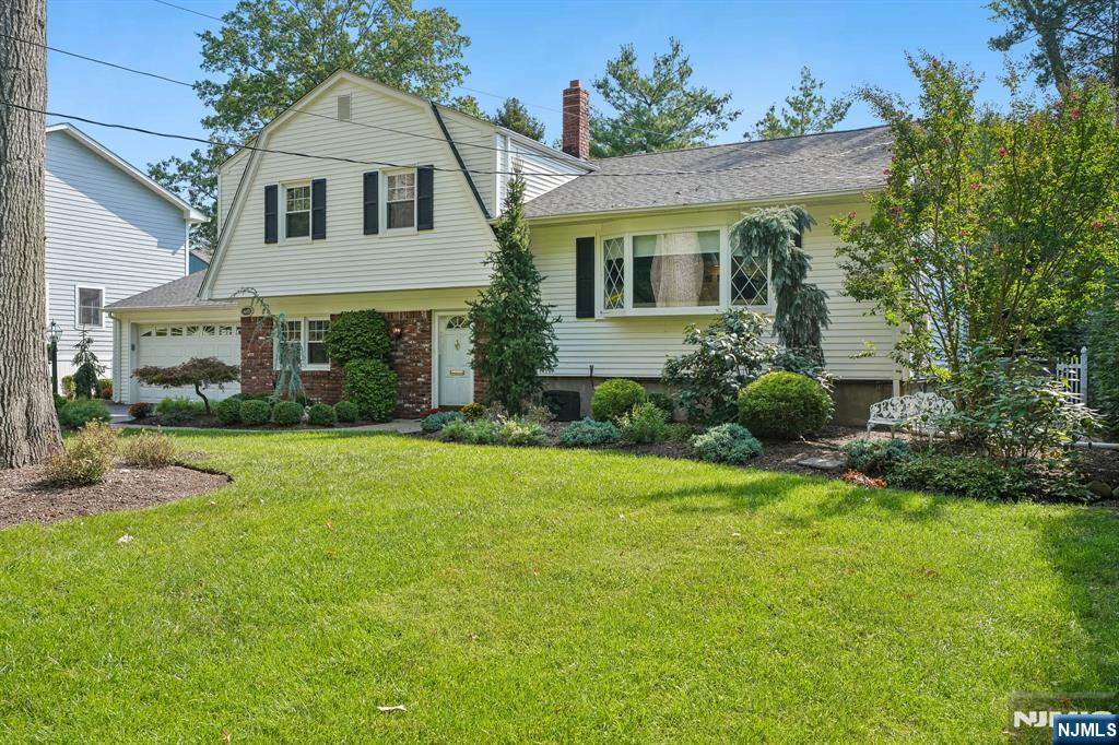 449 Doremus Avenue - Photo 2