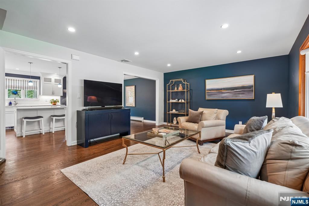 449 Doremus Avenue - Photo 4