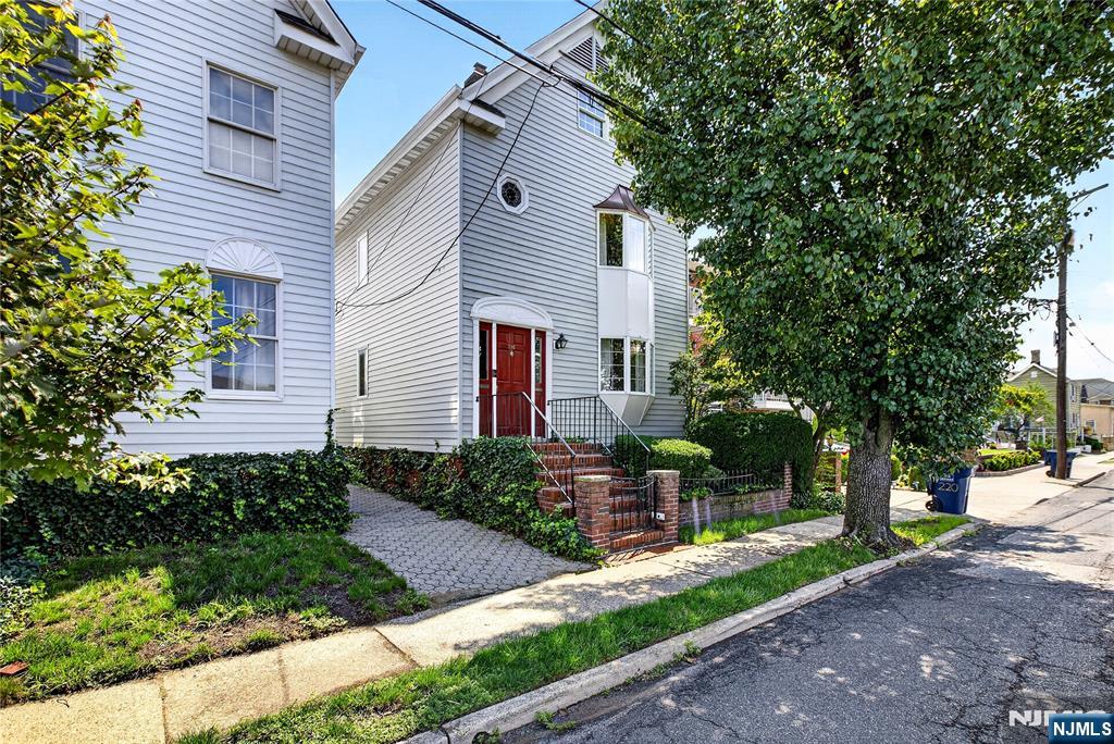 218 Jackson Avenue - Photo 1