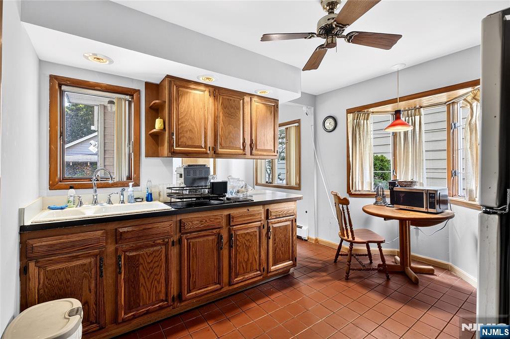 218 Jackson Avenue - Photo 5