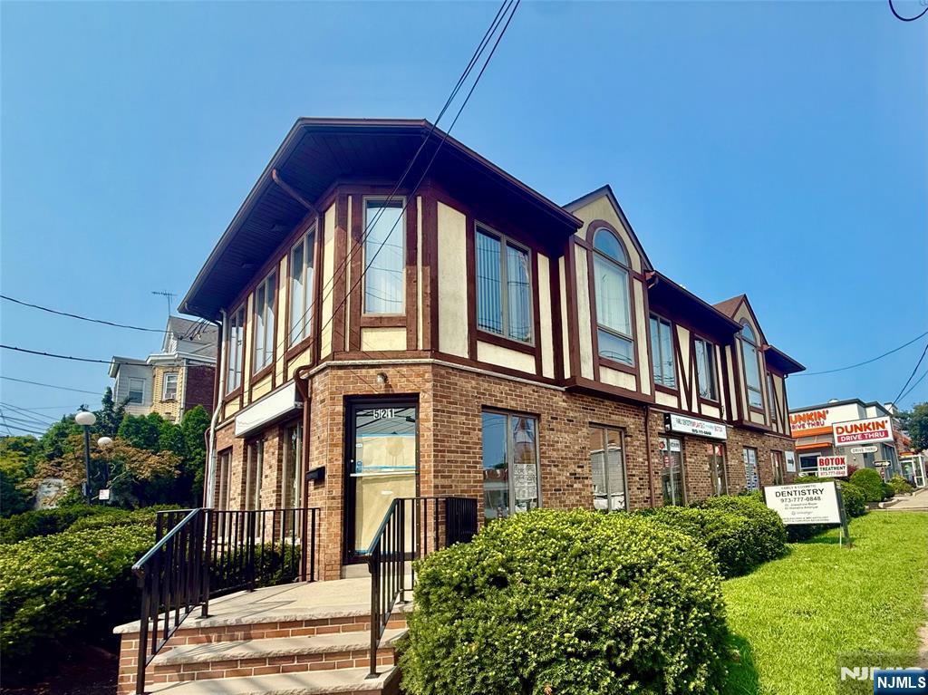 521 Van Houten Avenue 1B - Photo 1