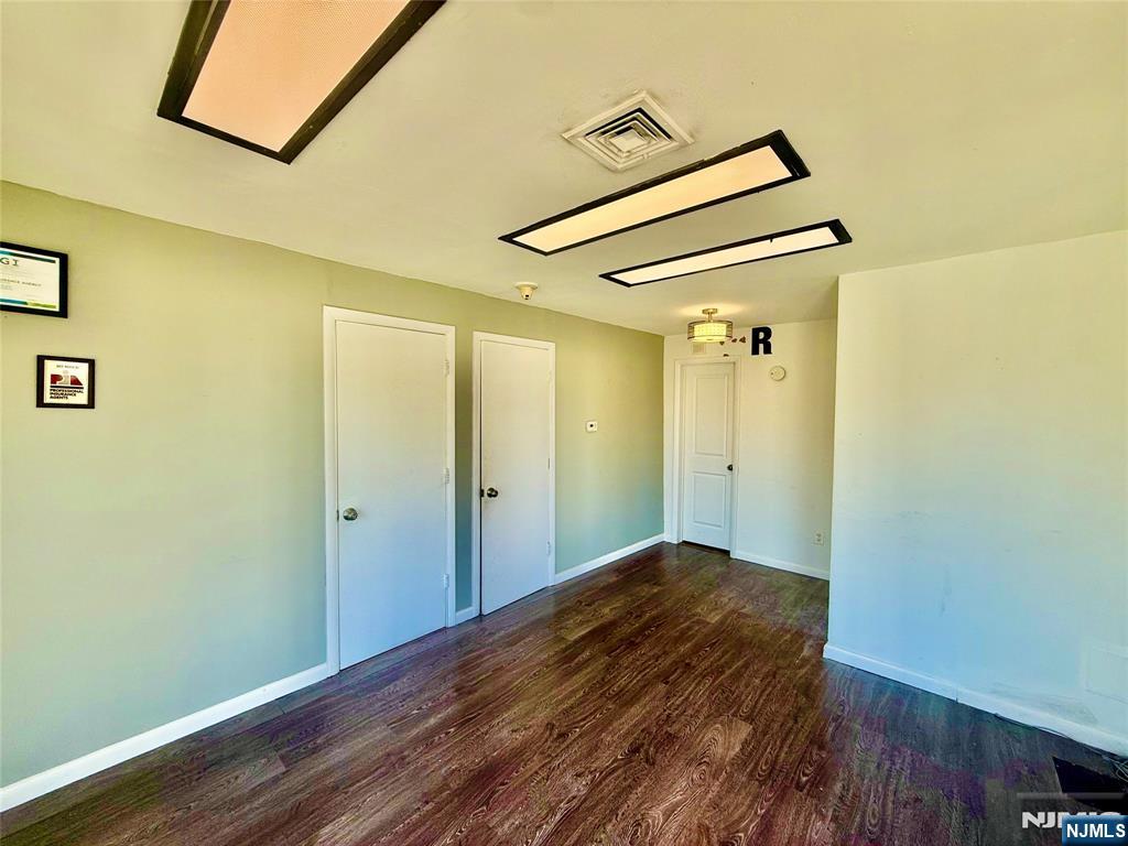 521 Van Houten Avenue 1B - Photo 2