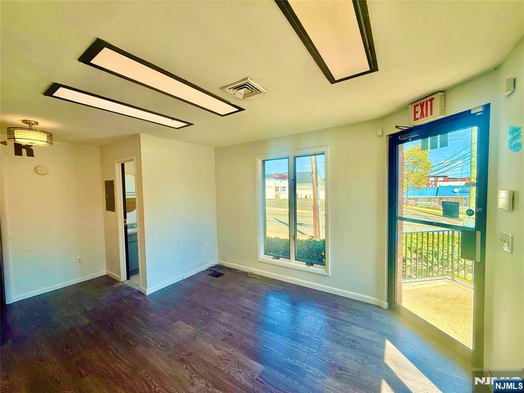 521 Van Houten Avenue 1B - Photo 3