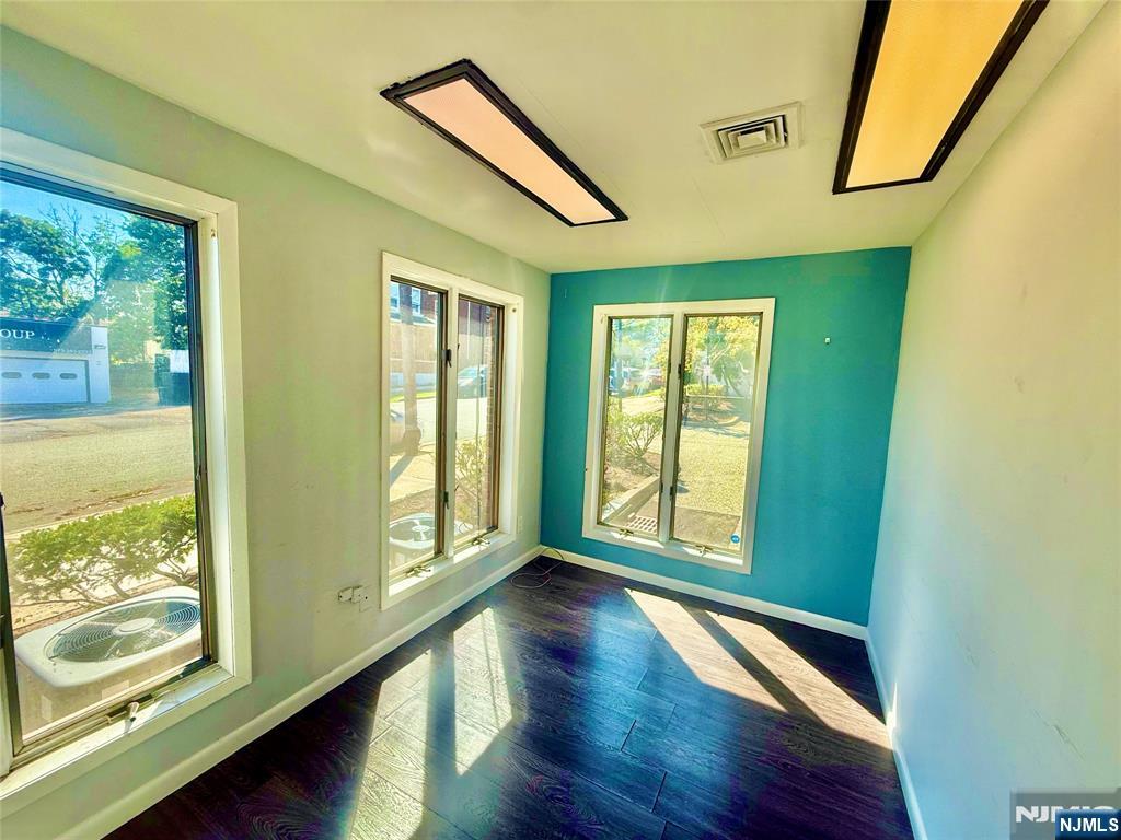 521 Van Houten Avenue 1B - Photo 4