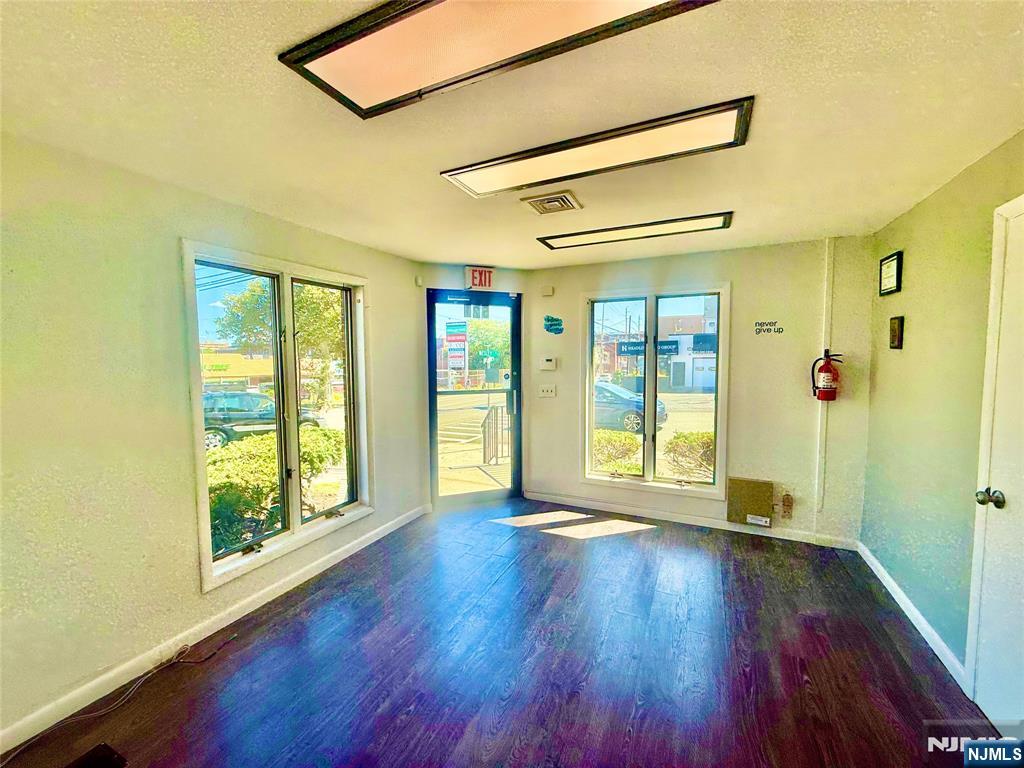 521 Van Houten Avenue 1B - Photo 5