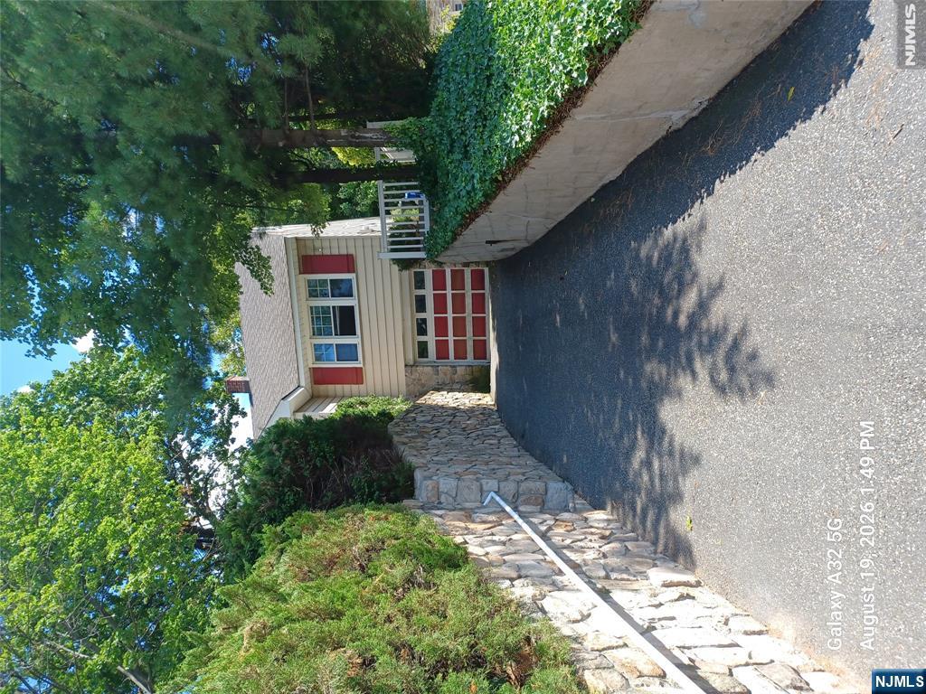225 Jackson Avenue - Photo 2