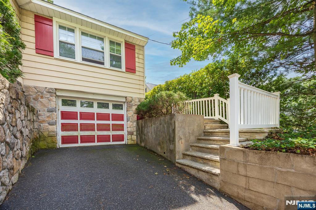 225 Jackson Avenue - Photo 3
