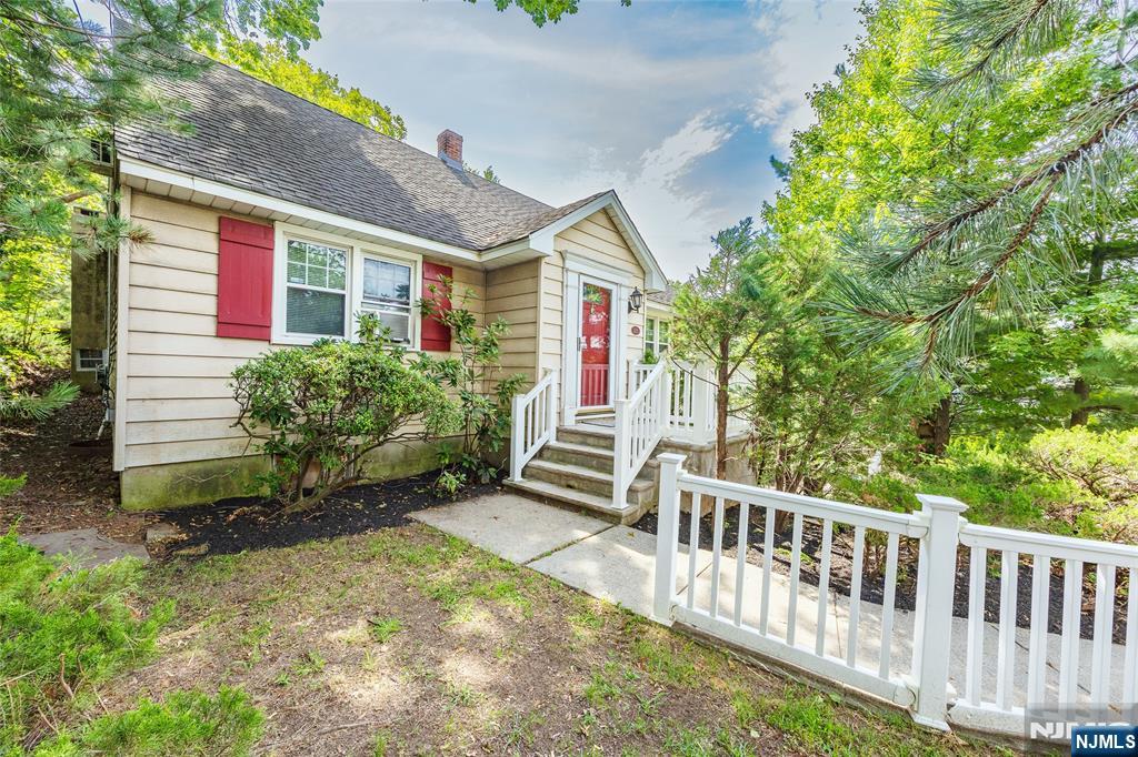225 Jackson Avenue - Photo 4