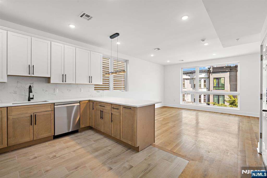 Photo 4 of Condo for sale at 1001 Summit Ave #3, Jersey City, NJ 07307 | MLS# 26035434 | Listing updated on 2026-09-17