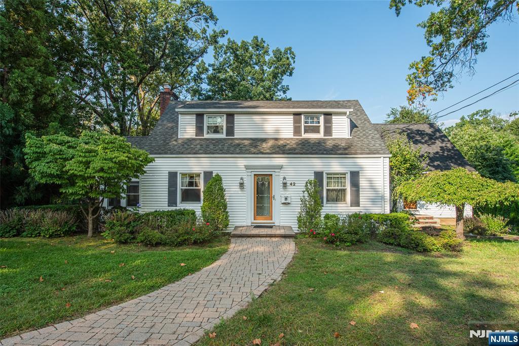 Photo 1 of Single family home for sale at 42 Valley View Ter, Wayne, NJ 07470 | MLS# 26035464 | Listing updated on 2026-09-19