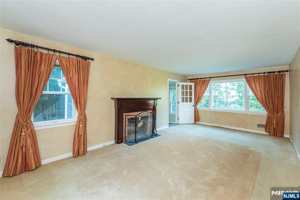 Photo 3 of Single family home for sale at 42 Valley View Ter, Wayne, NJ 07470 | MLS# 26035464 | Listing updated on 2026-09-19