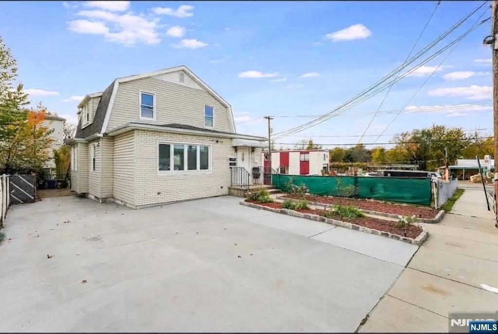 327 Stover Avenue 2nd floor - Photo 2