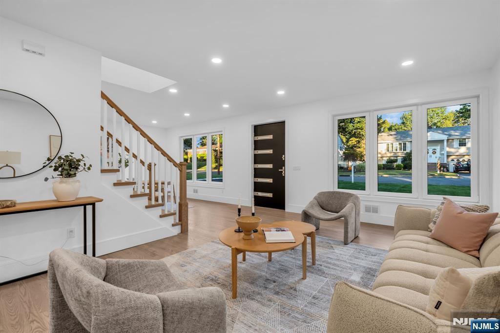 Photo 2 of Single family home for sale at 515 Salem St, Paramus, NJ 07652 | MLS# 26035499 | Listing updated on 2026-09-19