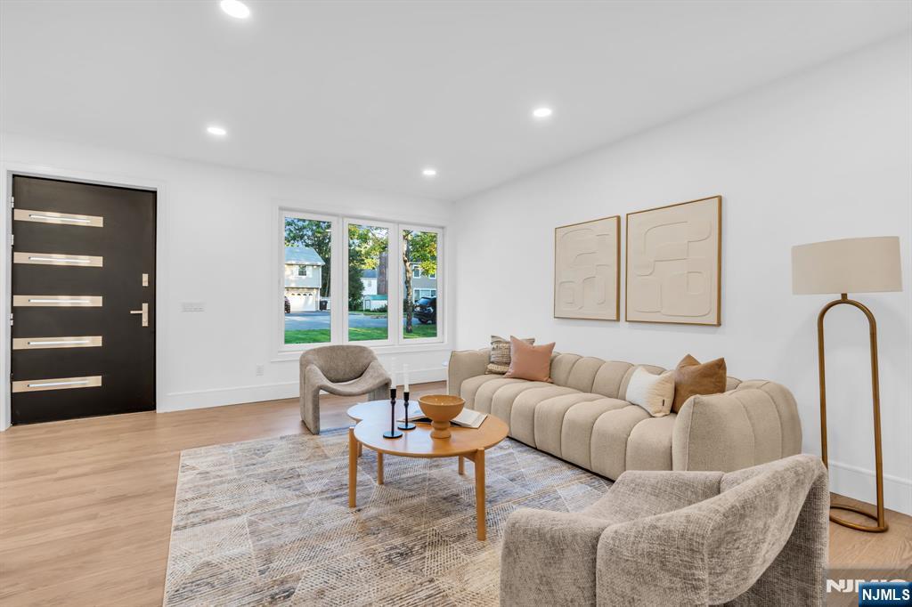 Photo 3 of Single family home for sale at 515 Salem St, Paramus, NJ 07652 | MLS# 26035499 | Listing updated on 2026-09-19