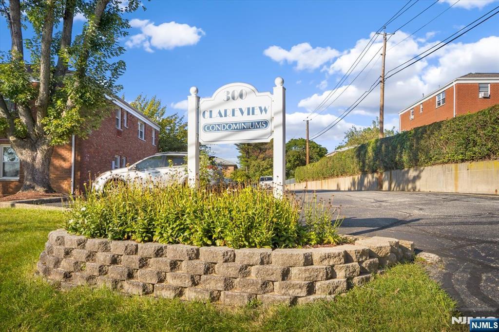 300 Claremont D1 - Photo 1