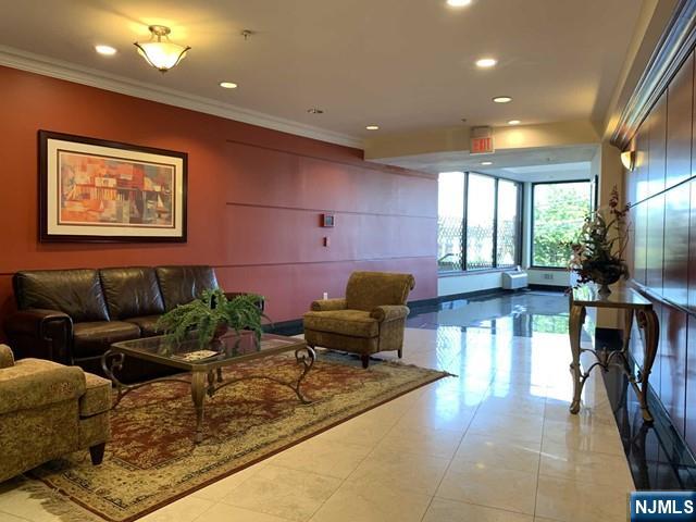 1100 River Road 105 - Photo 3
