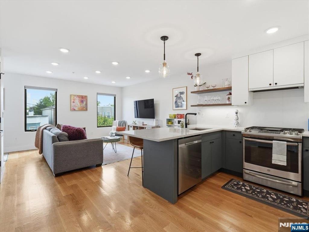 22 Lincoln Street 3 - Photo 2