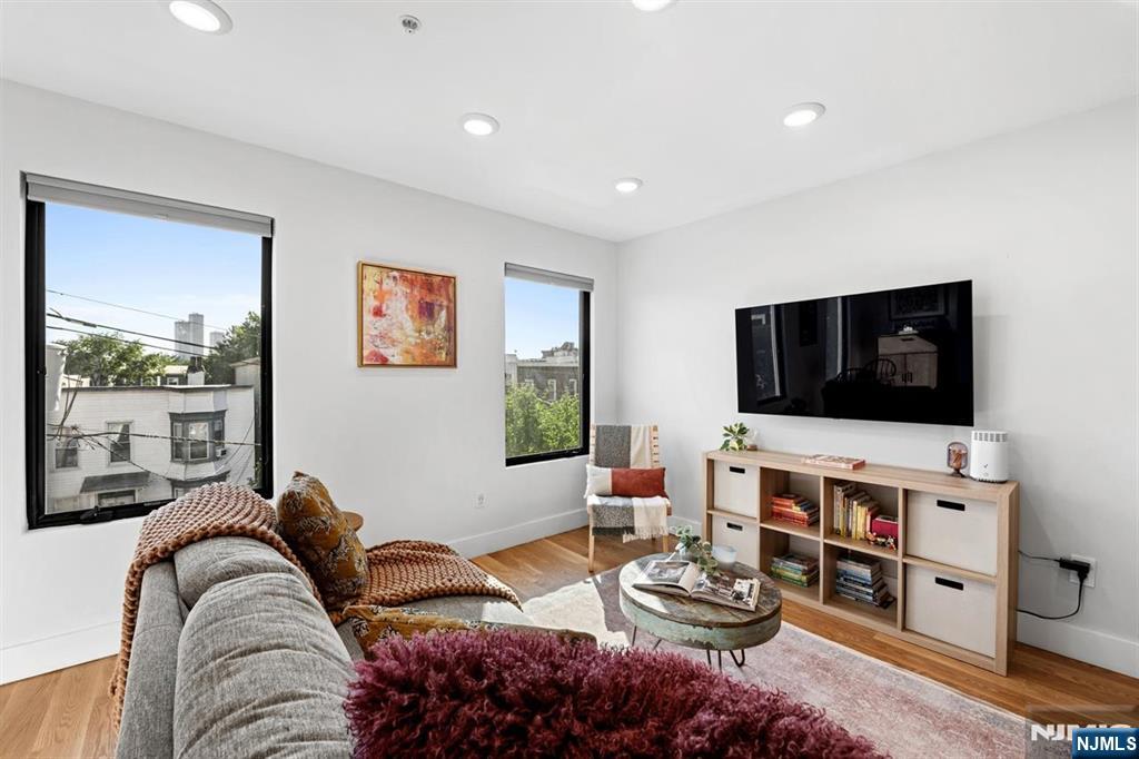 22 Lincoln Street 3 - Photo 4