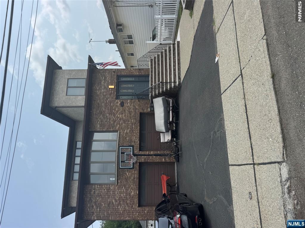 44 Williams Avenue - Photo 1