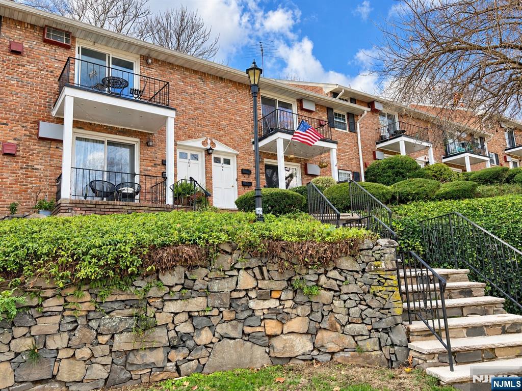 320 South Street 18H - Photo 1
