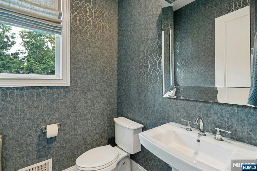 790 W Saddle River Road - Photo 4