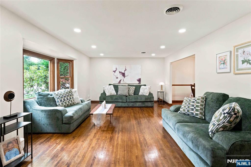 210 Blanche Avenue - Photo 2
