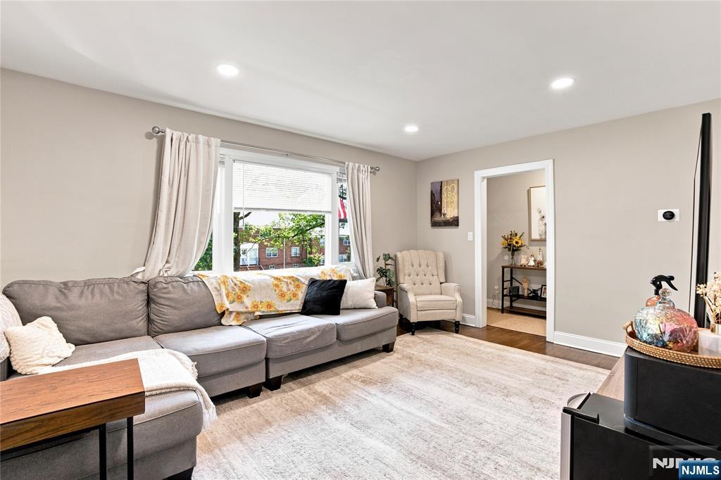 212 Hancox Avenue - Photo 3