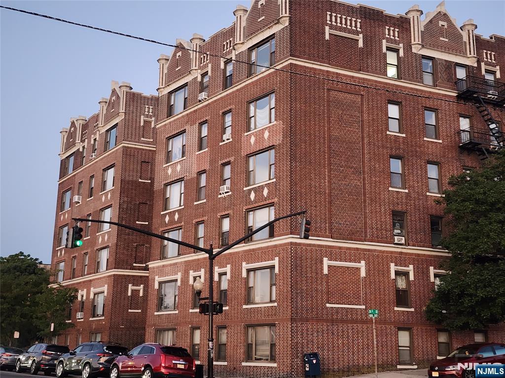 1055 Boulevard East - Photo 1