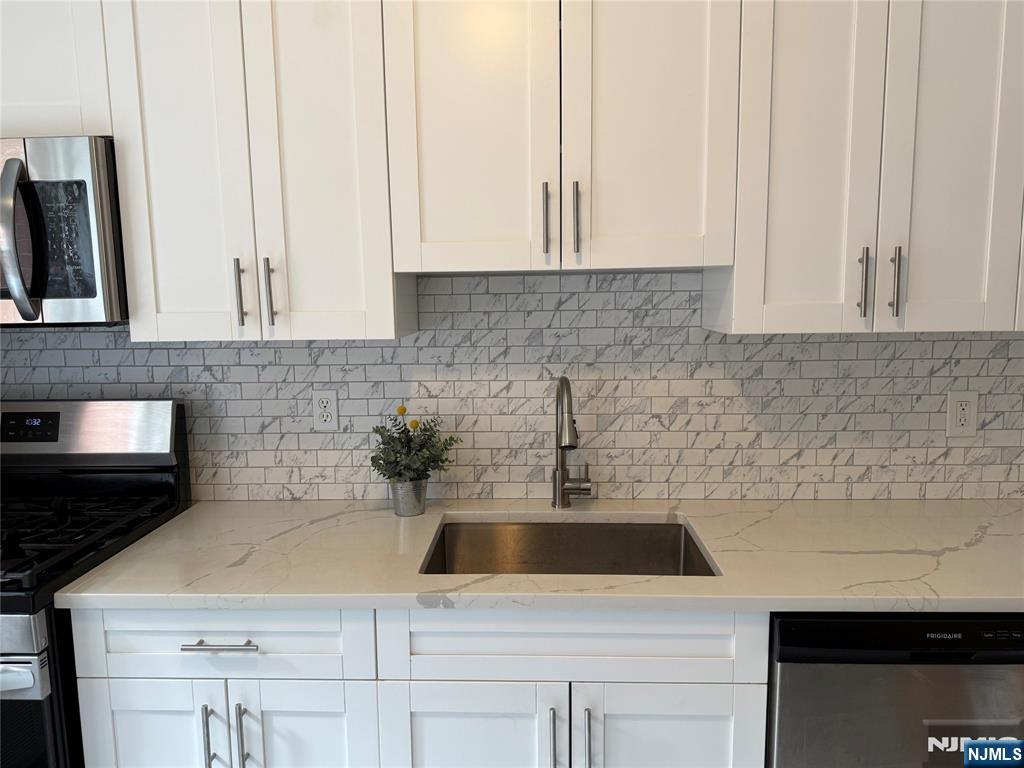 2320 Linwood Avenue 3D - Photo 1