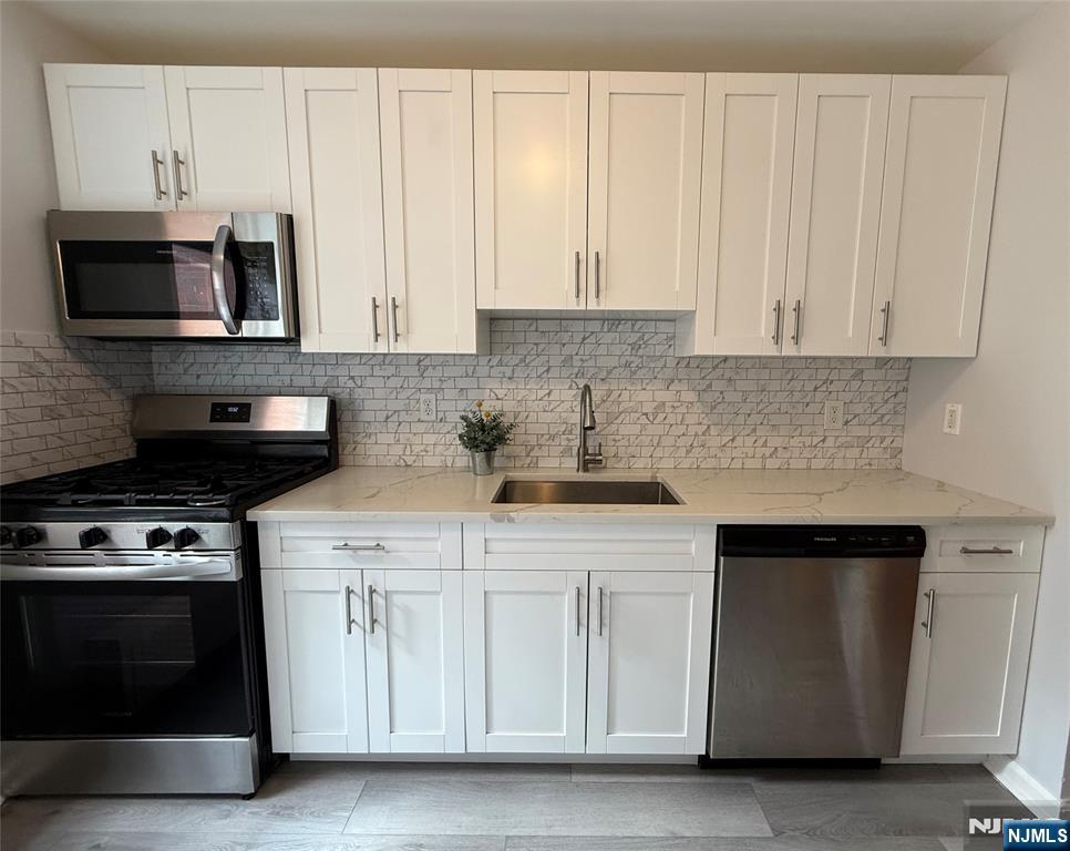 2320 Linwood Avenue 3D - Photo 2