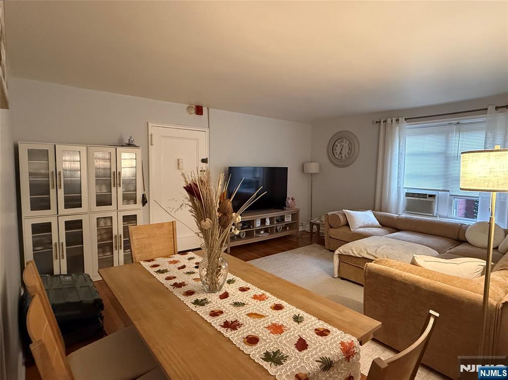 2320 Linwood Avenue 3D - Photo 3