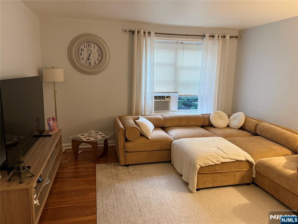 2320 Linwood Avenue 3D - Photo 4
