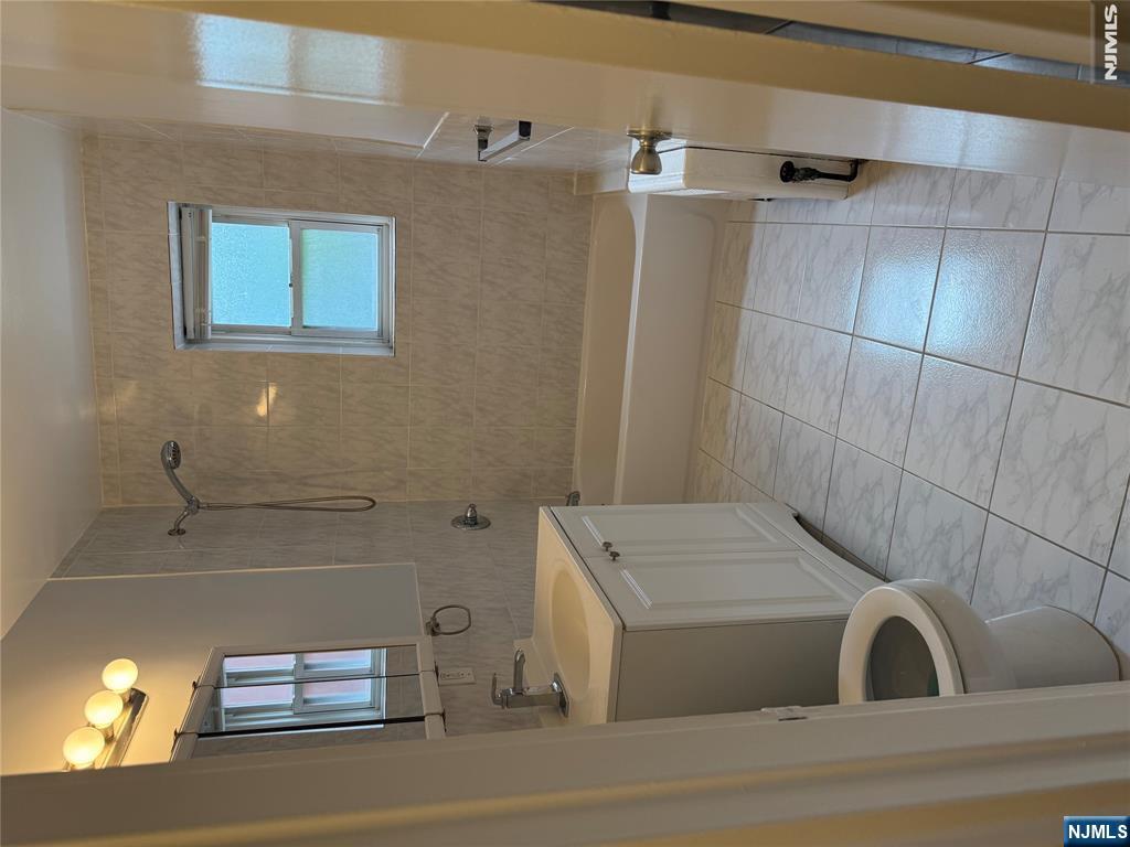 2320 Linwood Avenue 3D - Photo 5