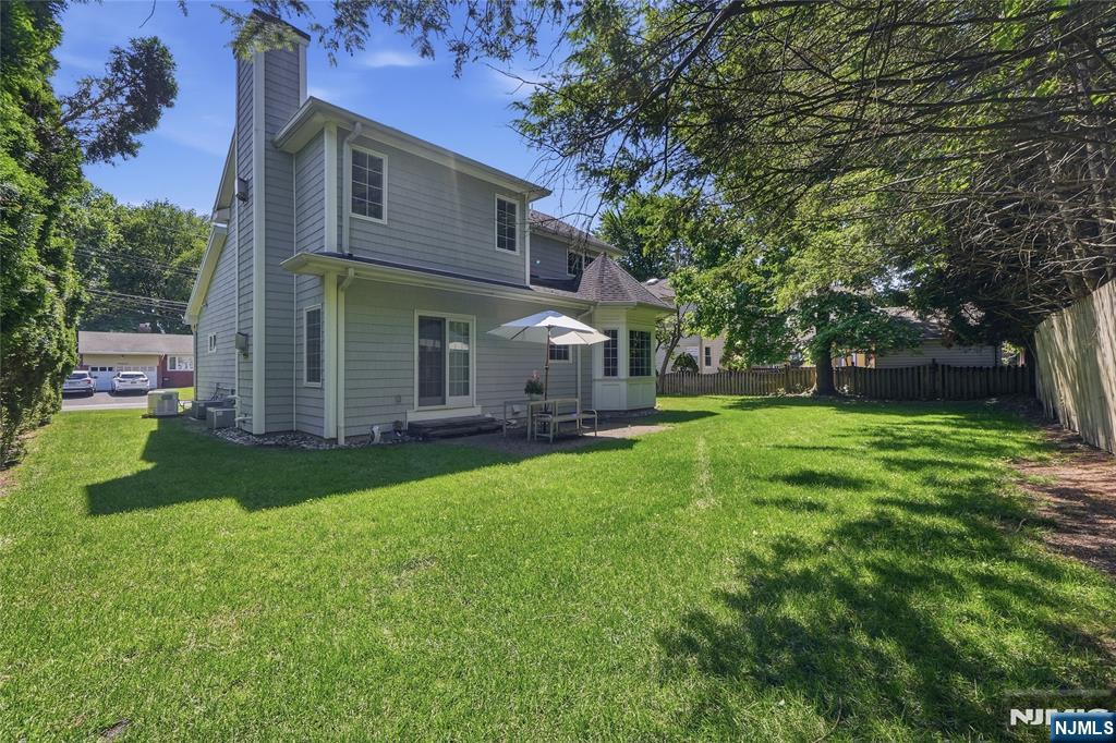 137 6th Street - Photo 3