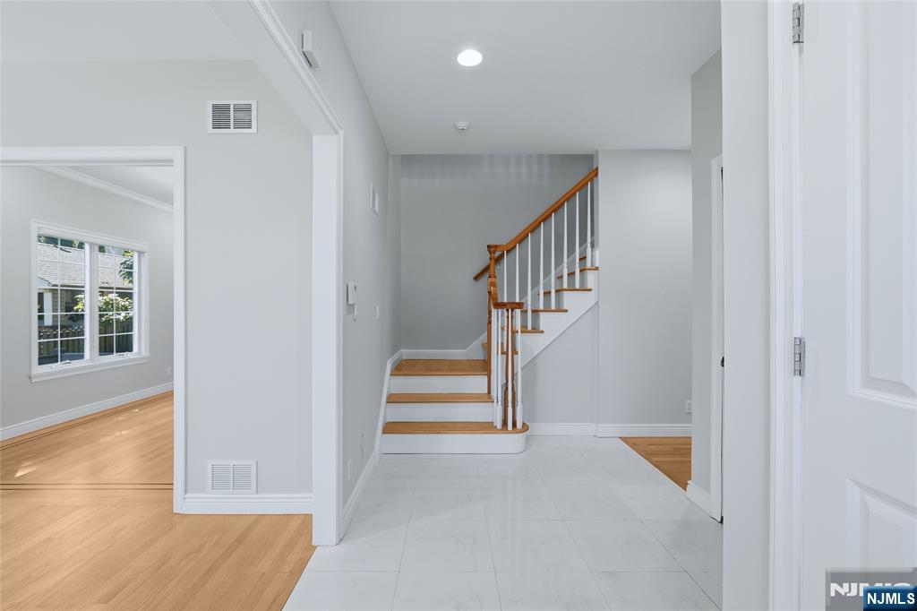 137 6th Street - Photo 4