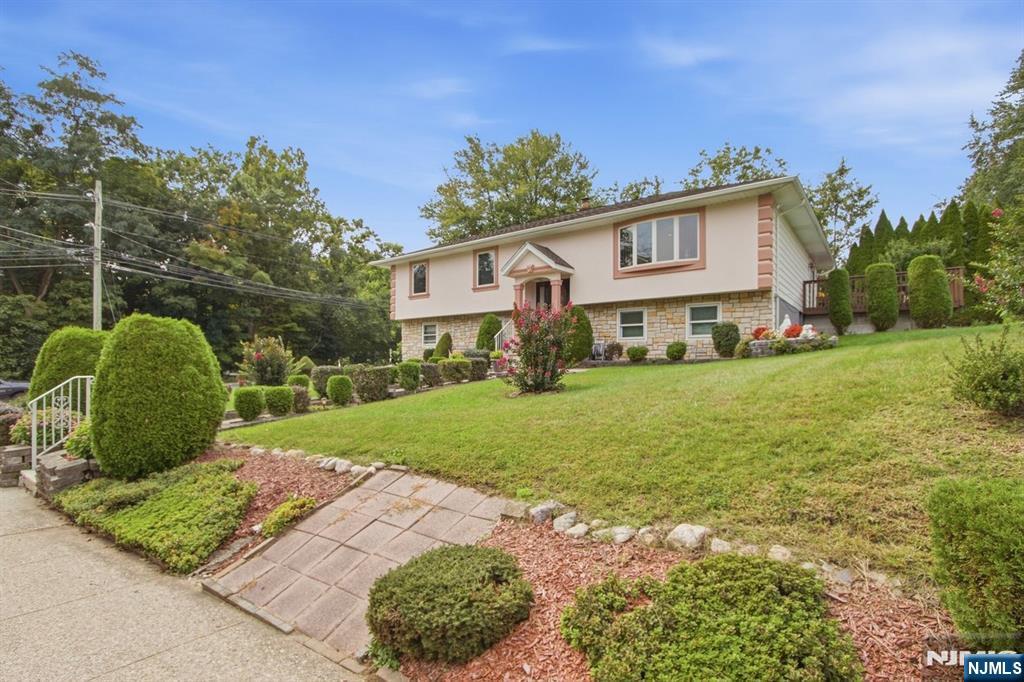 14 Leonard Road - Photo 2