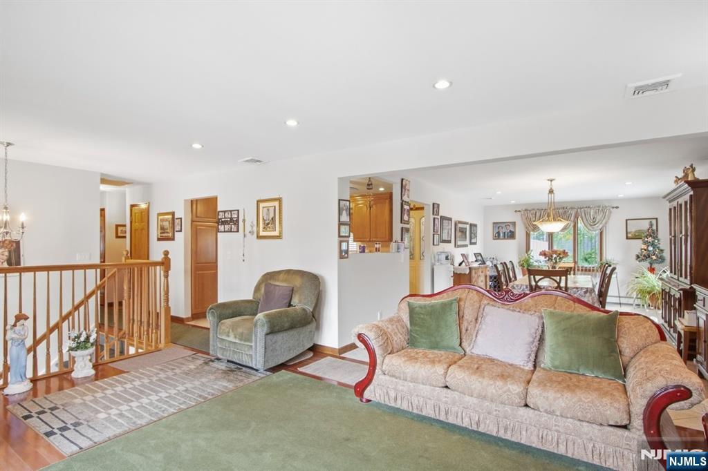 14 Leonard Road - Photo 4