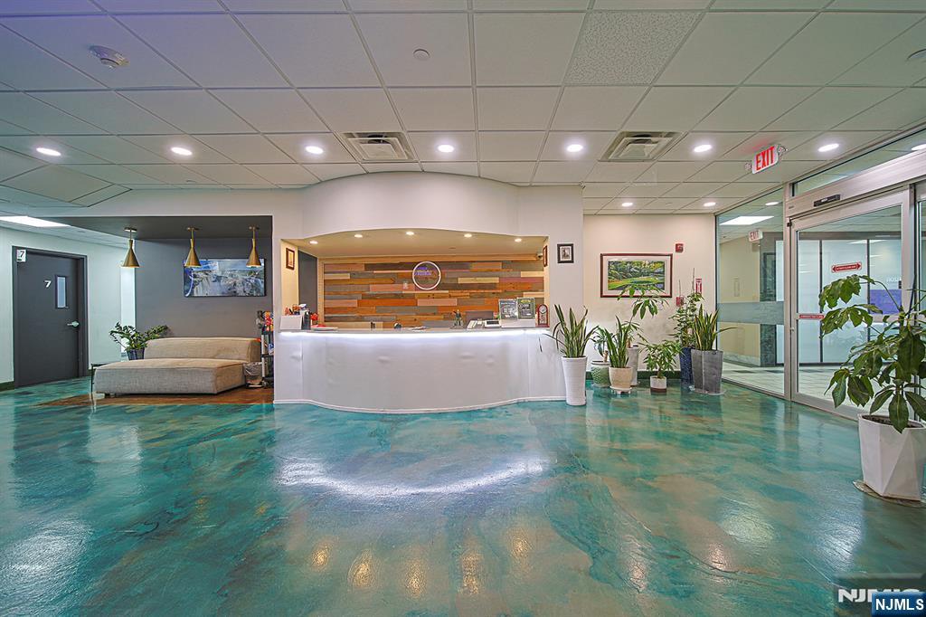 225 Broad Avenue 101 - Photo 2