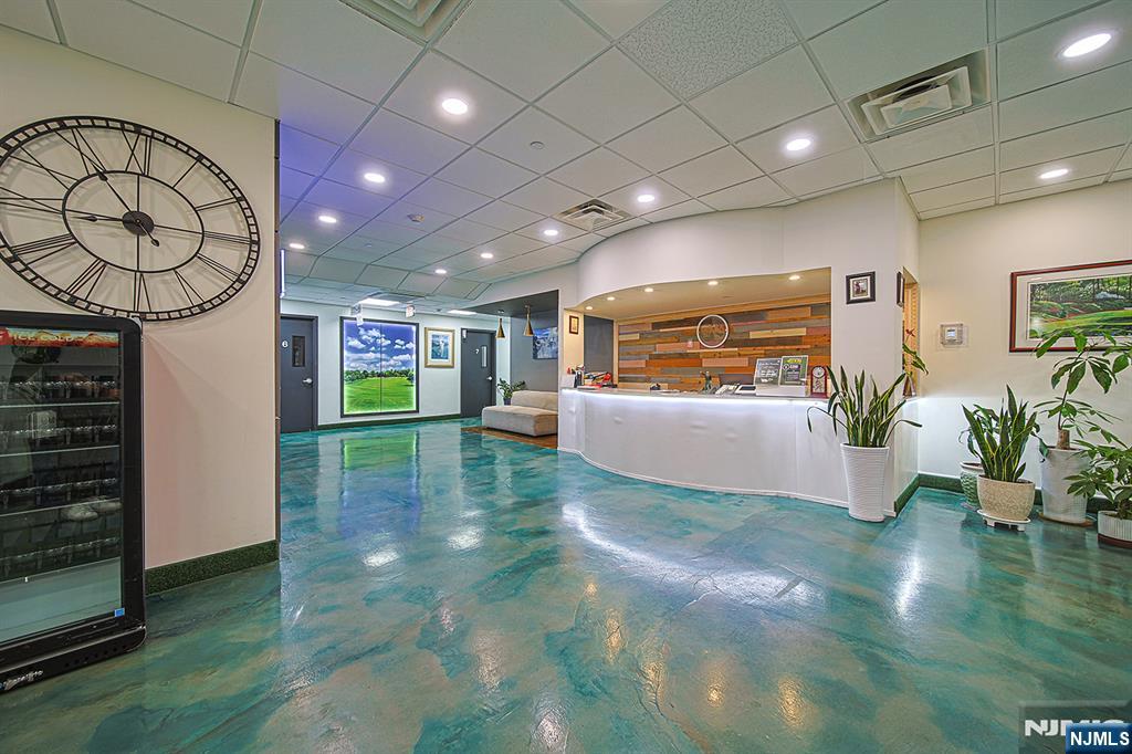 225 Broad Avenue 101 - Photo 3