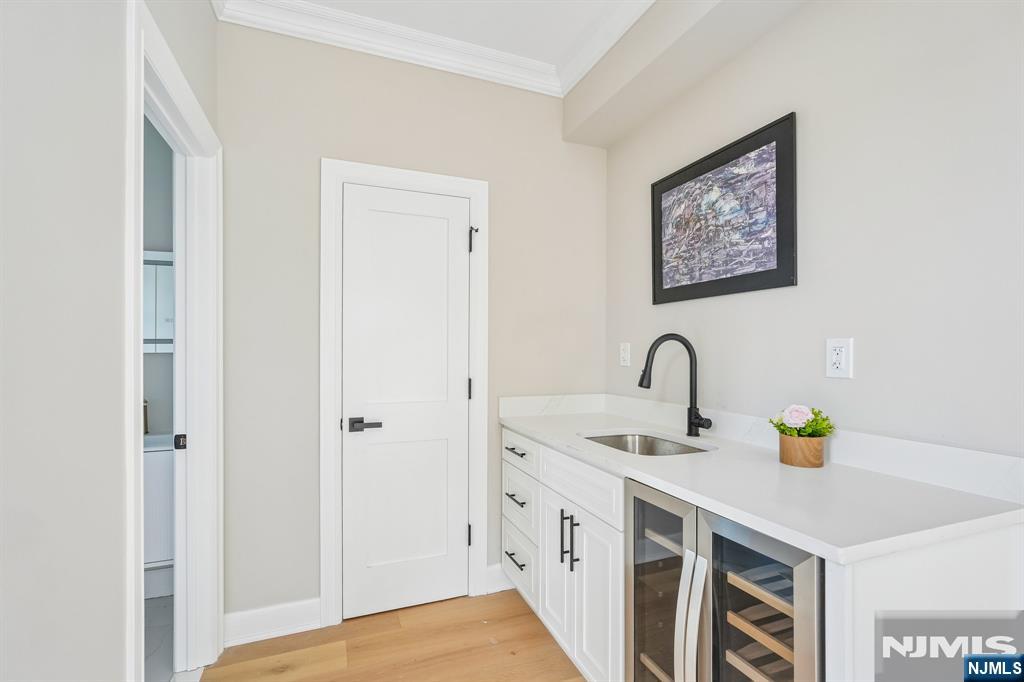 68 N Livingston Avenue