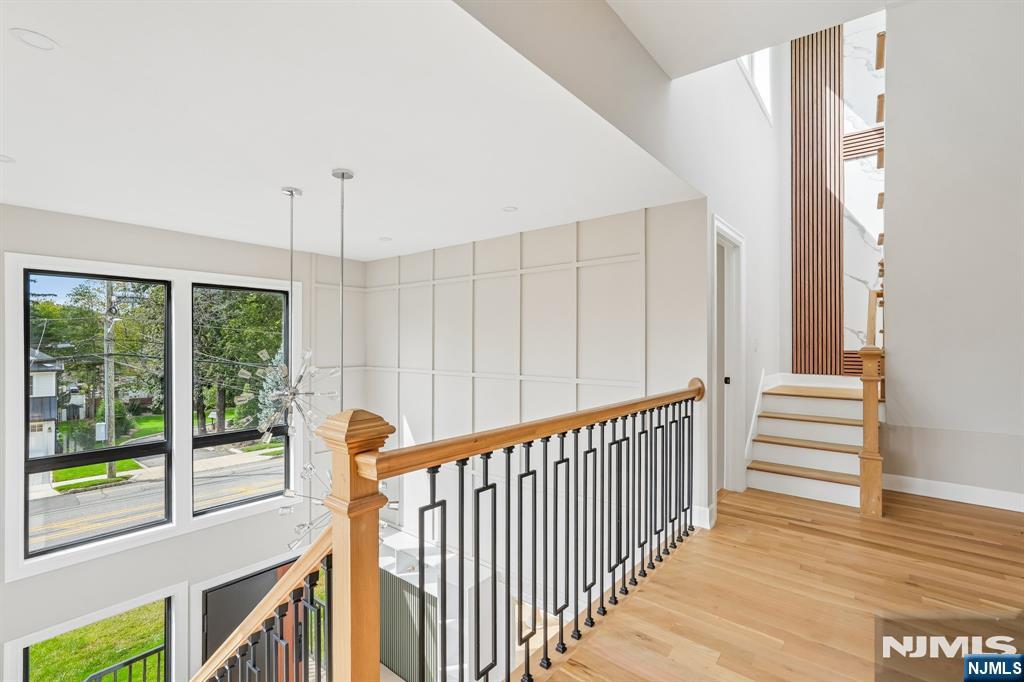 68 N Livingston Avenue