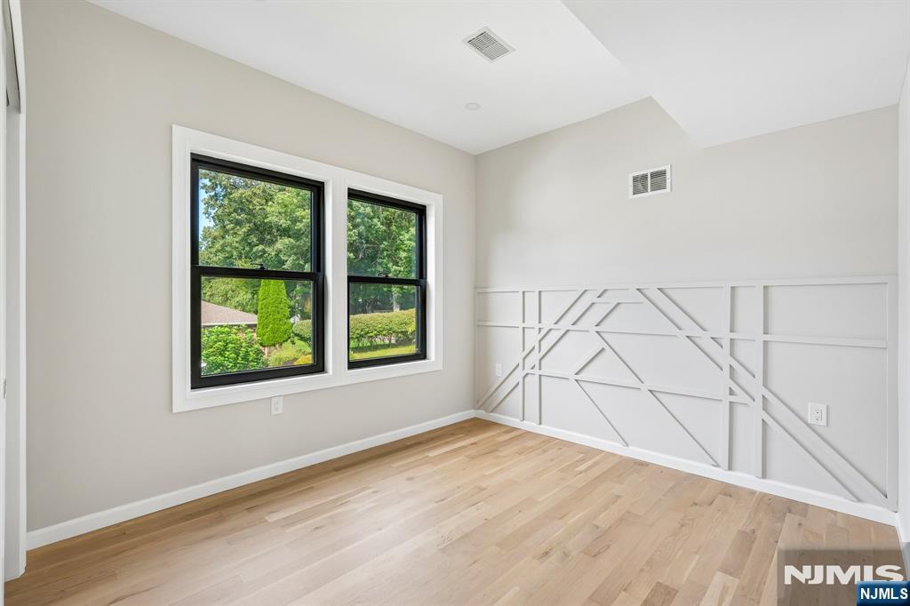 68 N Livingston Avenue