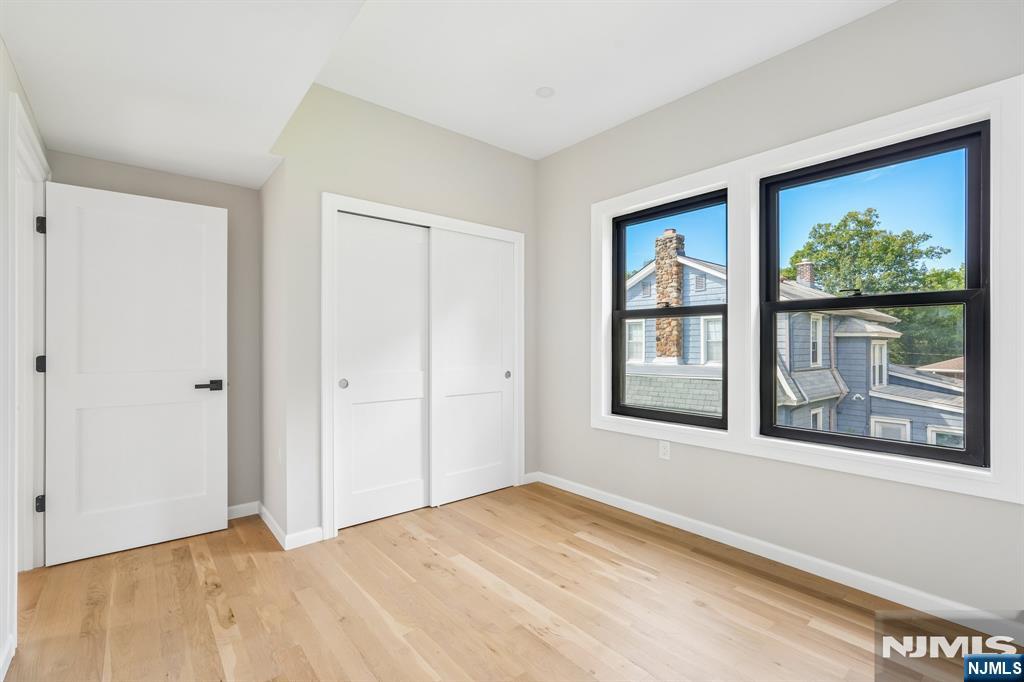 68 N Livingston Avenue