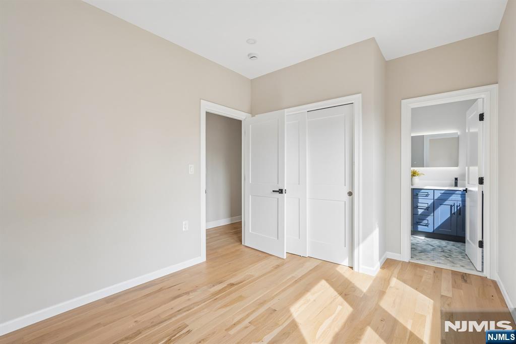 68 N Livingston Avenue