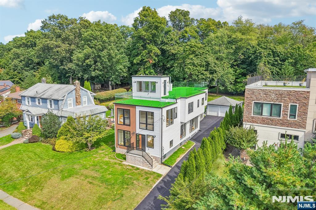 68 N Livingston Avenue