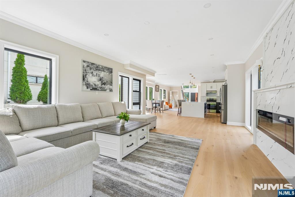 68 N Livingston Avenue
