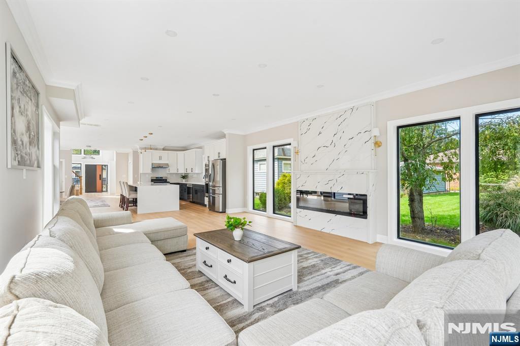 68 N Livingston Avenue