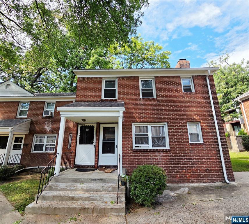 140 Van Houten Avenue 10B - Photo 1