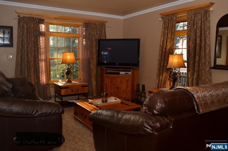 172 Godwin Avenue - Photo 4